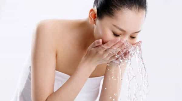 清水洗脸可以抹水乳吗，抹水乳的正确步骤