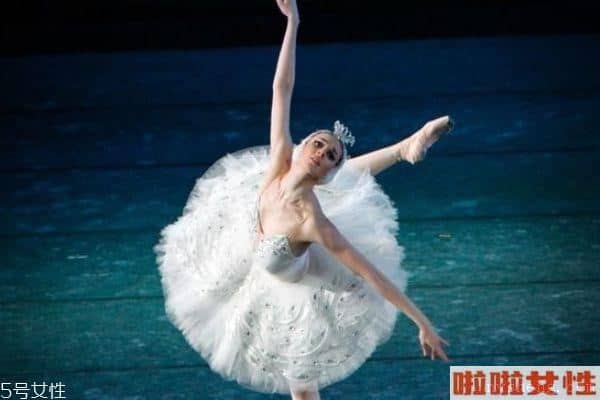 芭蕾天鹅臂怎么做 美丽芭蕾天鹅臂步骤